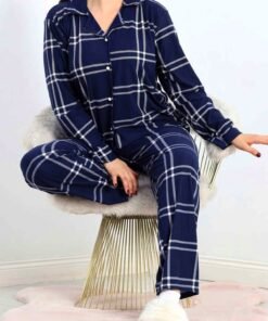 Alternative view of Eliz big Bleu